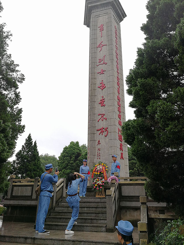 （7）祭拜革命先烈IMG_20170701_095409.jpg