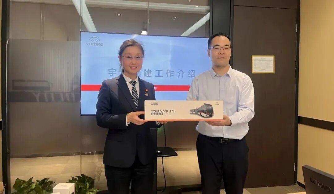 为高质量发展“取经”——黄河公证处党支部走进宇通集团开展联学联建